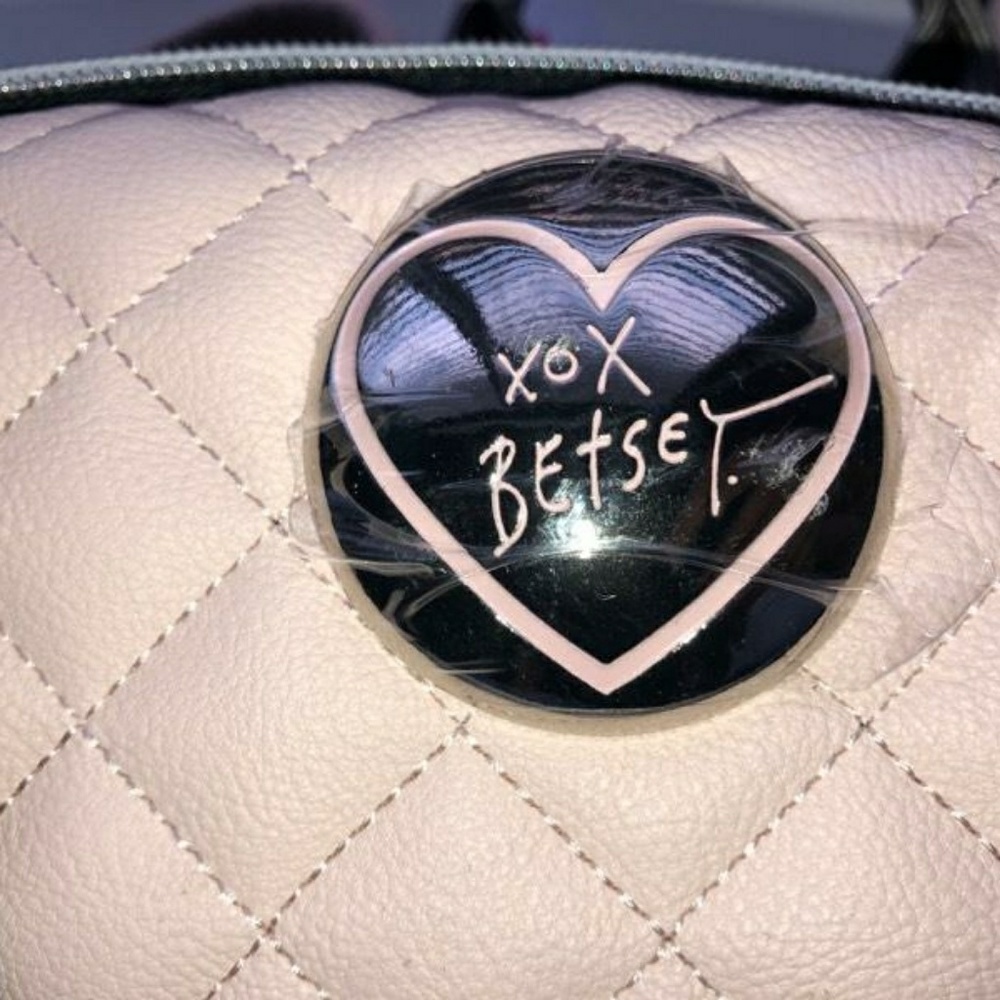 ❤ NWT Betsey Johnson Backpack - Picture 3 of 5